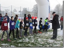 Volle Konzentration! Die weiblichen Kinder U12 vor dem Start.